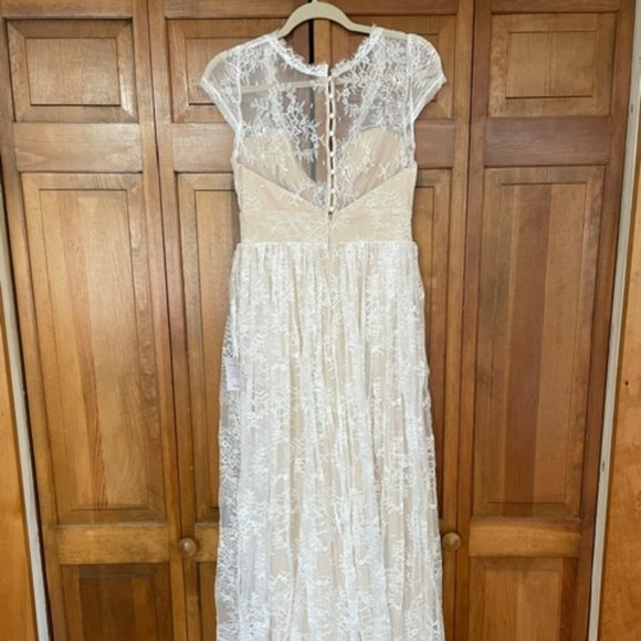 Elegant Lace Ivory Dress - Picture 6 of 6